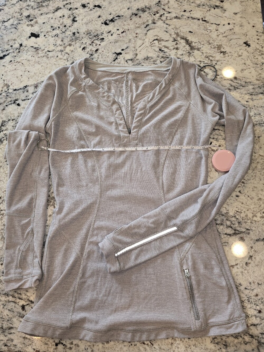 Womens Lululemon Long Sleeve V-Neck Active Top - Light Gray